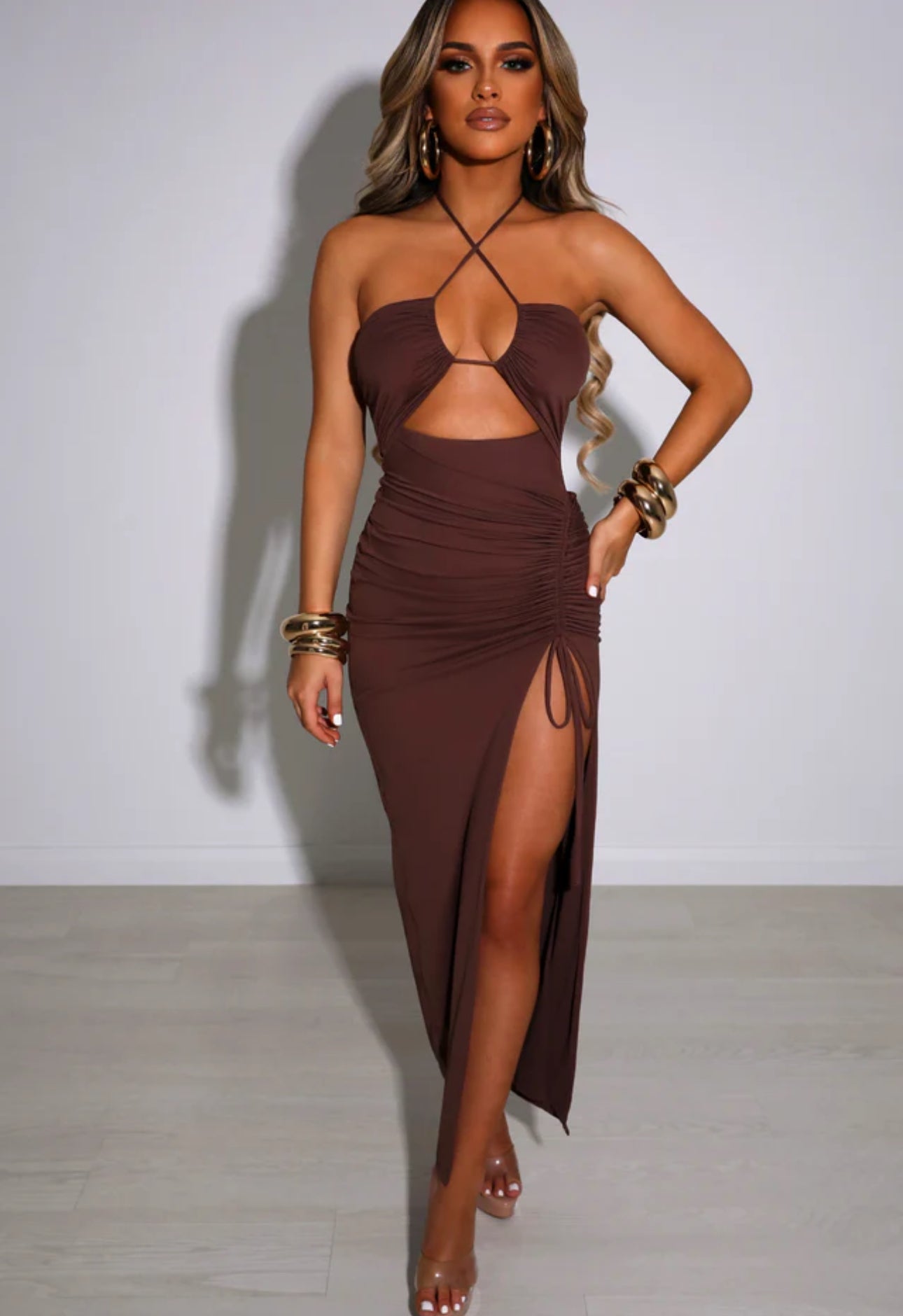 KEYLA · VESTIDO MAXI CRUZADO CON ABERTURA FRONTAL, ESPALDA DESCUBIERTA Y FALDA AJUSTABLE