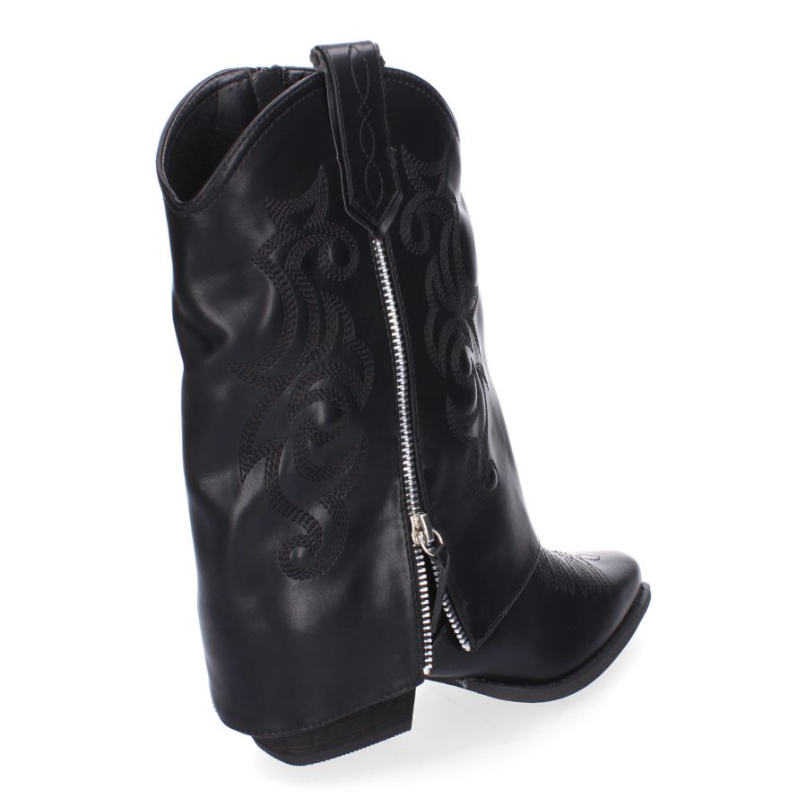 SARAH · BOTINES NEGROS ESTILO COWBOY CON POLAINA Y BORDADOS