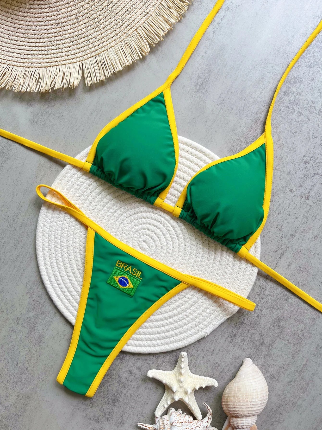 Bikini verde y amarillo estilo brasileño con top triangular – Malibu Barcelona