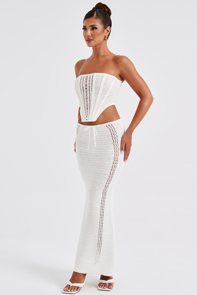 MONIQUE · CONJUNTO DE CROCHÉ CON ESPALDA CRUZADA Y FALDA MAXI