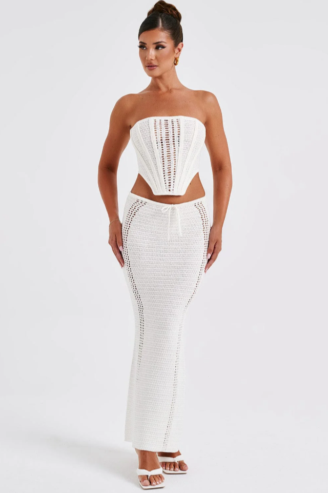 MONIQUE · CONJUNTO DE CROCHÉ CON ESPALDA CRUZADA Y FALDA MAXI