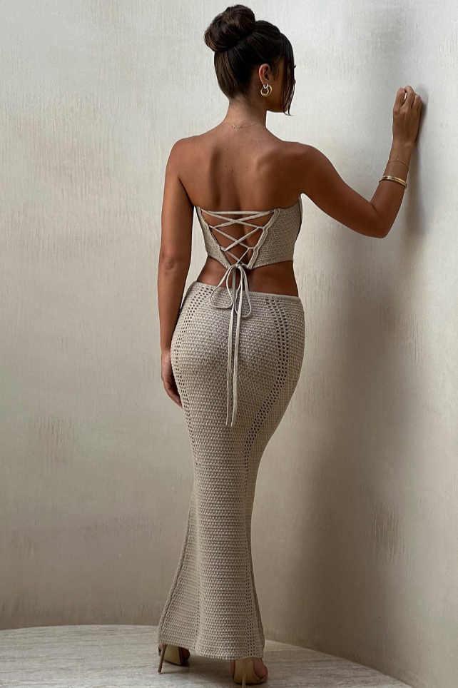 MONIQUE · CONJUNTO DE CROCHÉ CON ESPALDA CRUZADA Y FALDA MAXI