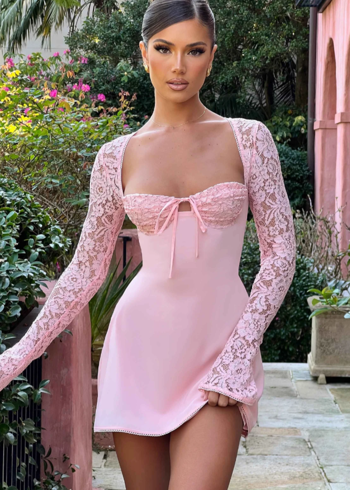 ANABELLE · VESTIDO MINI CON MANGAS DE ENCAJE Y ESPALDA CRUZADA
