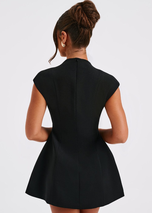 ADARA · VESTIDO MINI CON ESCOTE EN PICO Y FALDA EN CORTE A