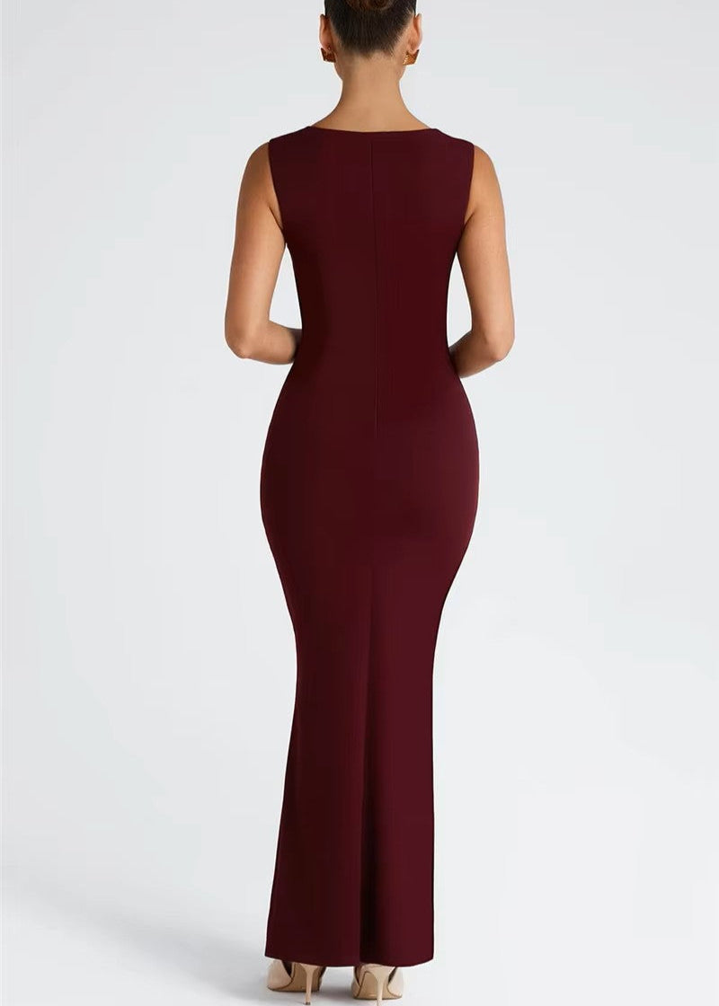 DIVA · VESTIDO LARGO CEÑIDO CON ESCOTE CUADRADO
