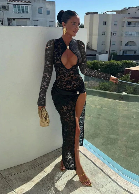 CHIARA · VESTIDO LARGO DE ENCAJE CON ESCOTE EN LÁGRIMA Y ABERTURA EN LA PIERNA