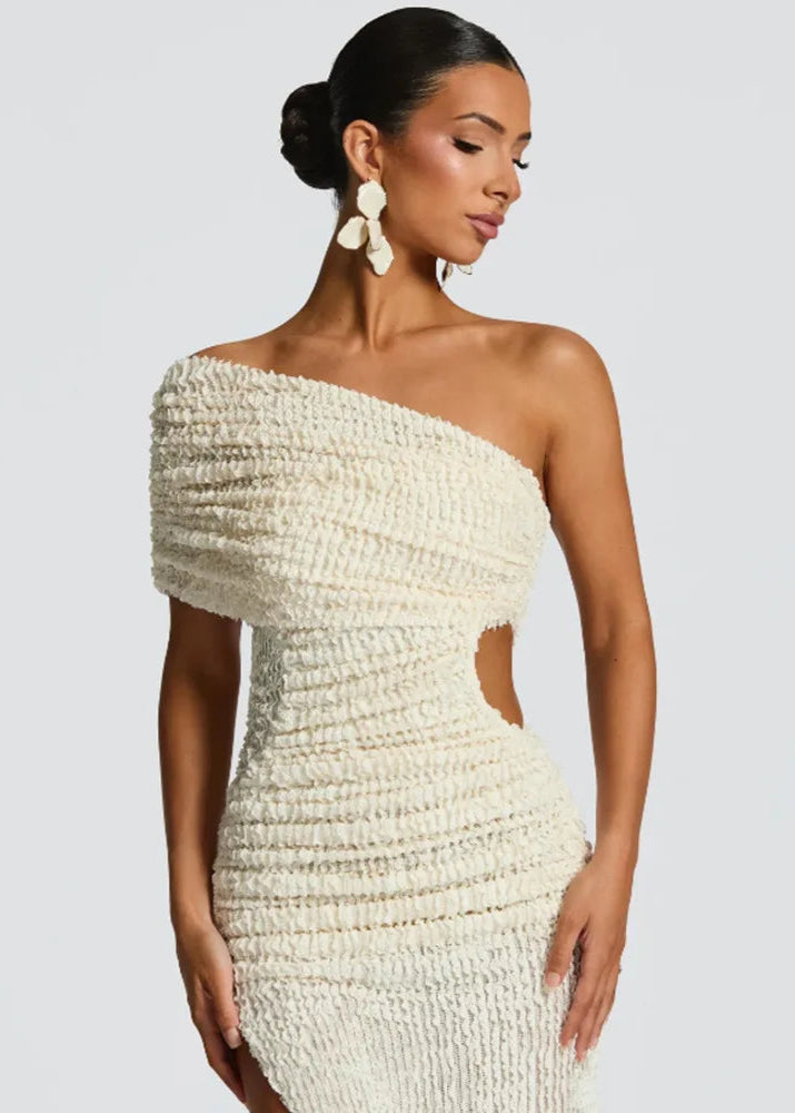 NAIA · VESTIDO ASIMÉTRICO FRUNCIDO CON HOMBRO DESCUBIERTO