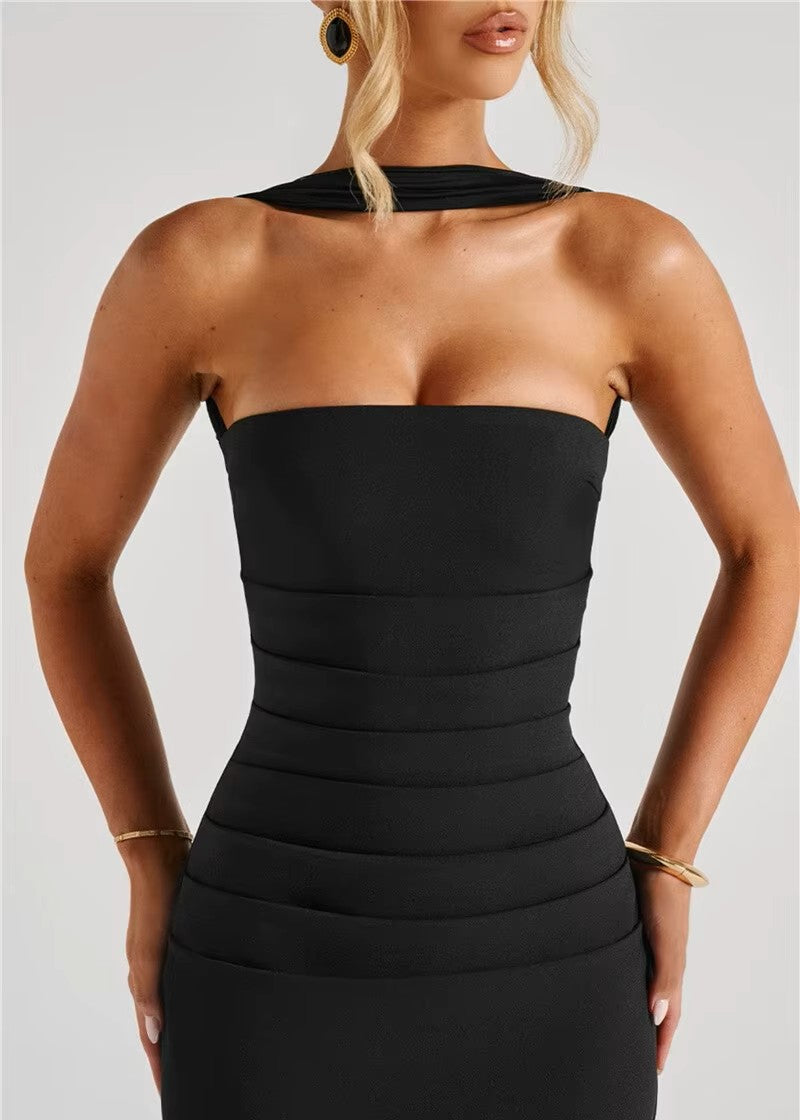 RUBY · VESTIDO LARGO CEÑIDO SIN TIRANTES CON GUANTES Y CHAL LIGERO