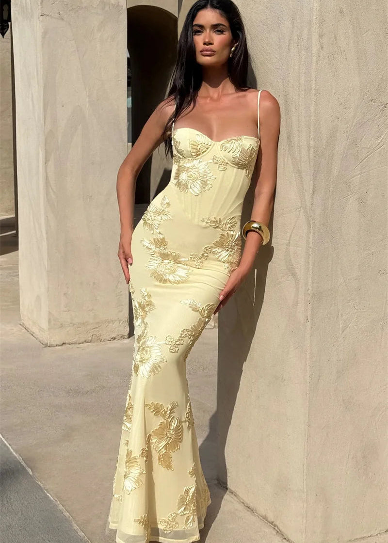 NOELLE · VESTIDO LARGO CON BORDADO FLORAL Y ESCOTE CORPIÑO