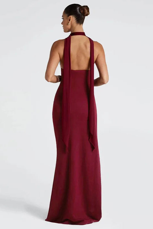 VITTORIA · VESTIDO LARGO CON ESCOTE HALTER Y ABERTURA LATERAL