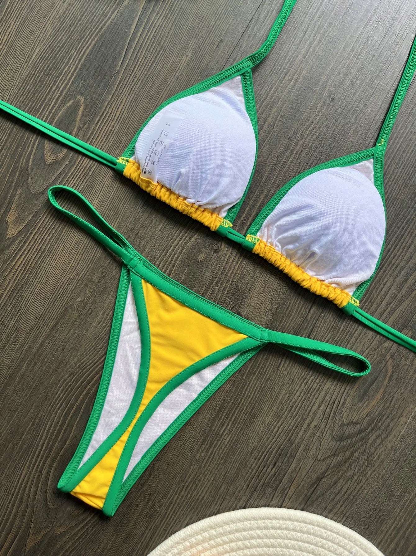RÍO · BIKINI TRIANGULAR ESTILO BRASILEÑO