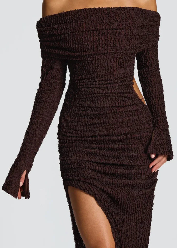 ZAHARA · VESTIDO LARGO FRUNCIDO CON ESCOTE BARDOT Y ABERTURA LATERAL