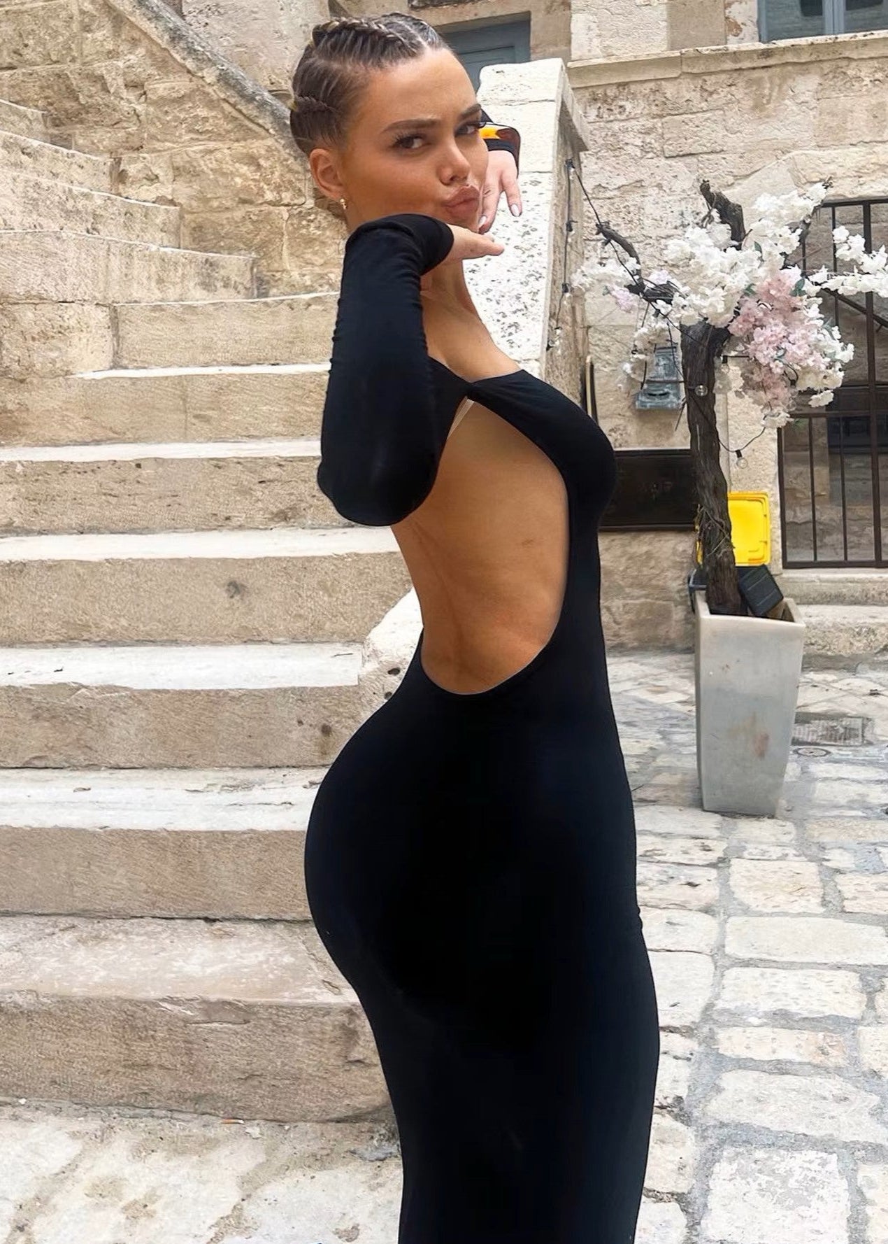 SASHA · VESTIDO LARGO NEGRO CON ESCOTE BARCO Y ESPALDA DESCUBIERTA