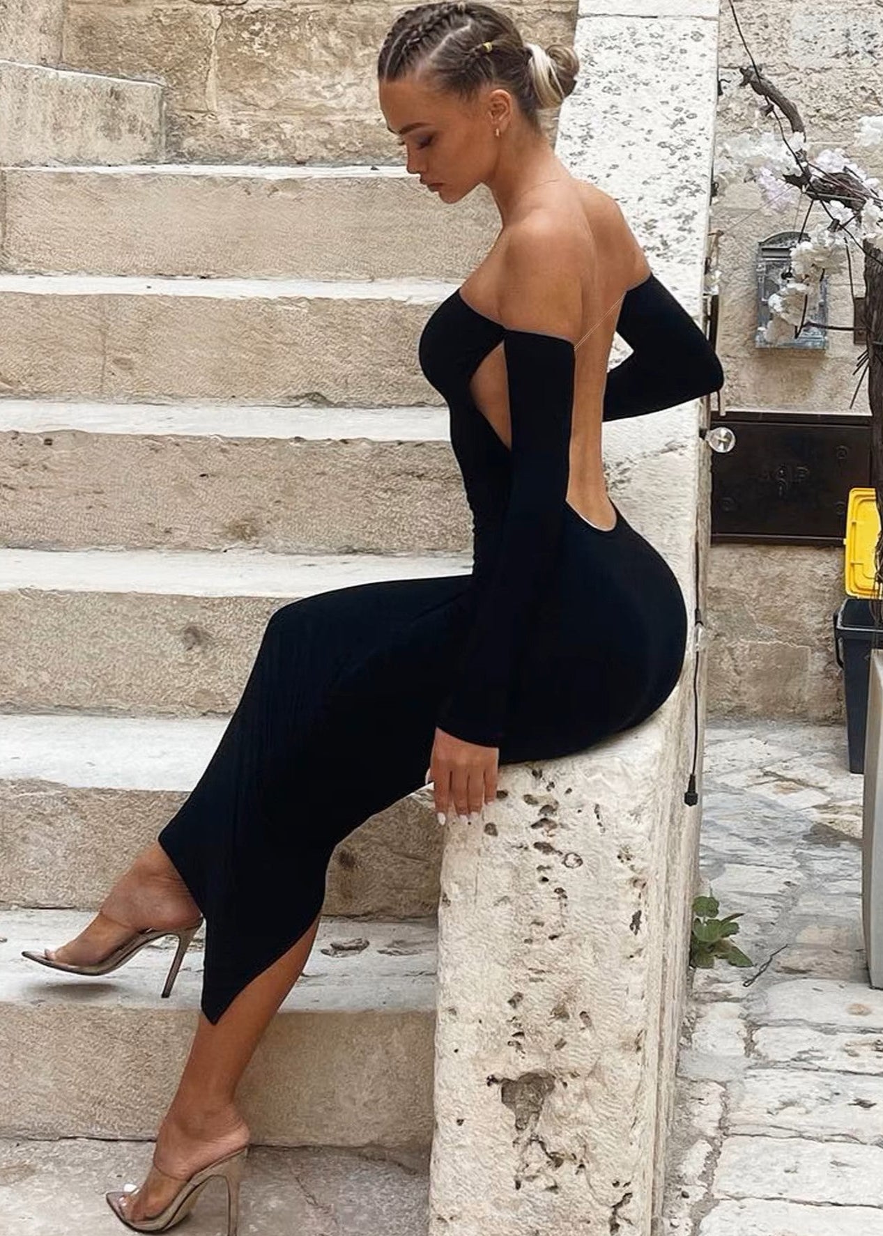 SASHA · VESTIDO LARGO NEGRO CON ESCOTE BARCO Y ESPALDA DESCUBIERTA