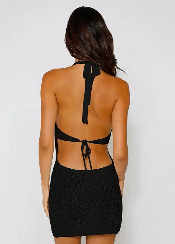GENEVA · VESTIDO MINI DE CROCHÉ CON ESPALDA DESCUBIERTA Y CUELLO HALTER