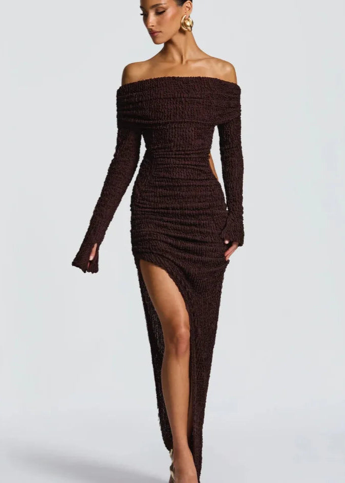 ZAHARA · VESTIDO LARGO FRUNCIDO CON ESCOTE BARDOT Y ABERTURA LATERAL