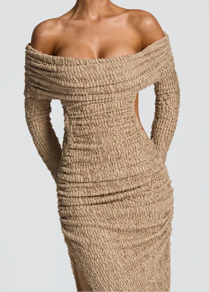 ZAHARA · VESTIDO LARGO FRUNCIDO CON ESCOTE BARDOT Y ABERTURA LATERAL