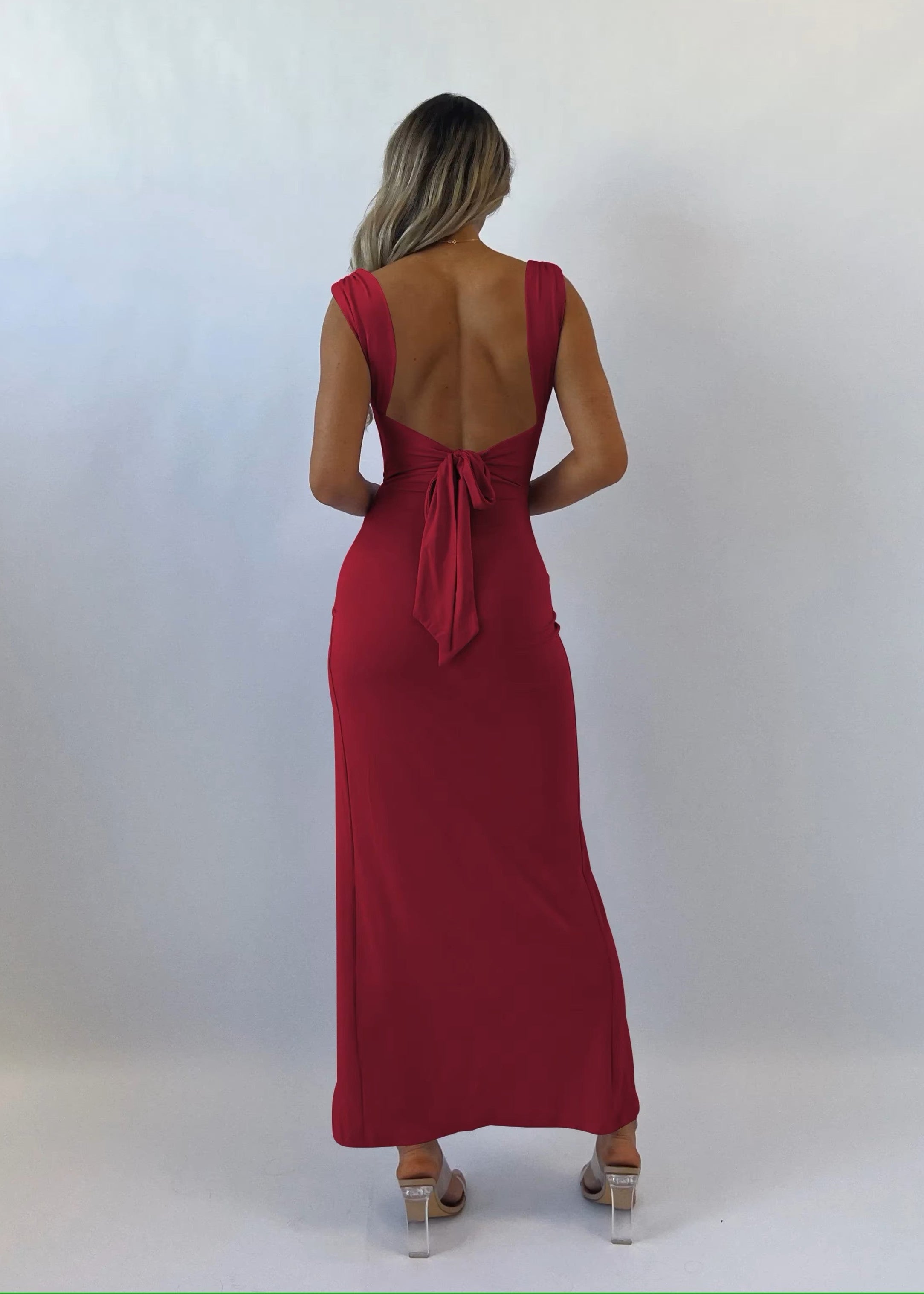 AMARA · VESTIDO LARGO CON ESCOTE DRAPEADO Y ESPALDA DESCUBIERTA