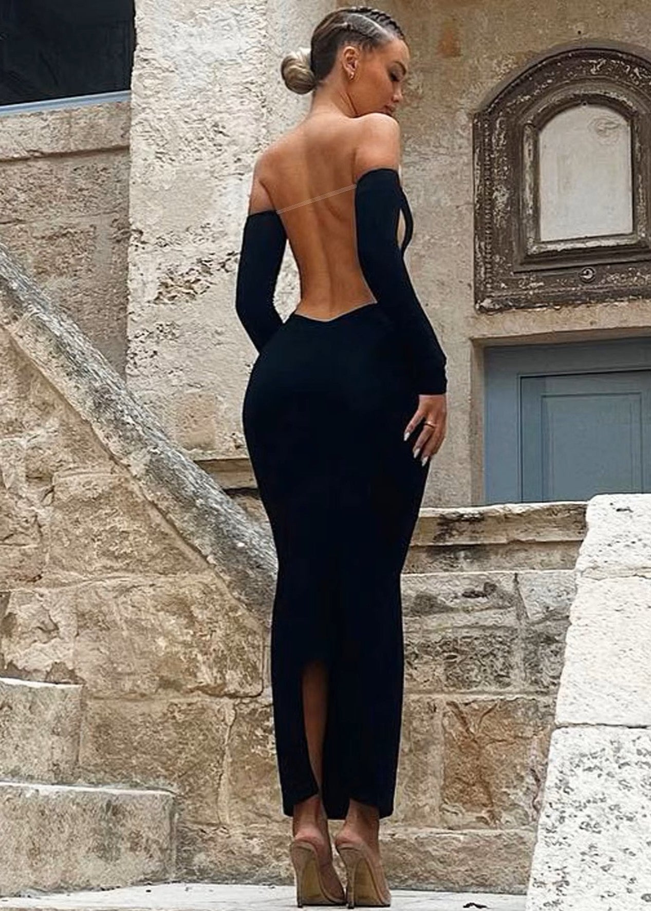 SASHA · VESTIDO LARGO NEGRO CON ESCOTE BARCO Y ESPALDA DESCUBIERTA