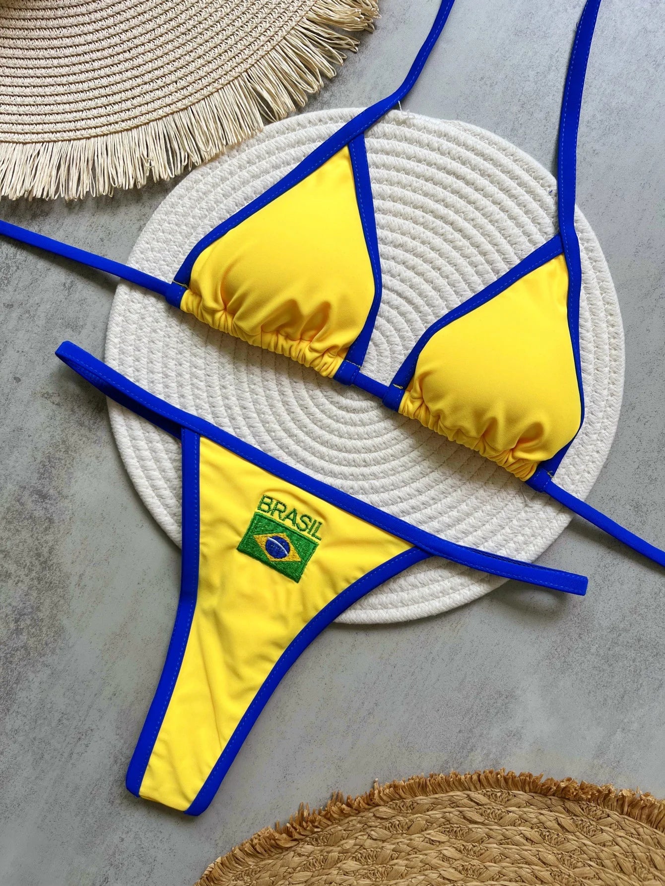 RÍO · BIKINI TRIANGULAR ESTILO BRASILEÑO