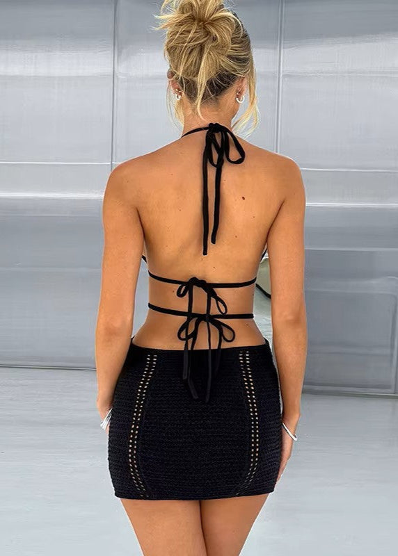 ALINA · VESTIDO MINI DE CROCHÉ CON ESPALDA DESCUBIERTA Y CIERRE AL CUELLO