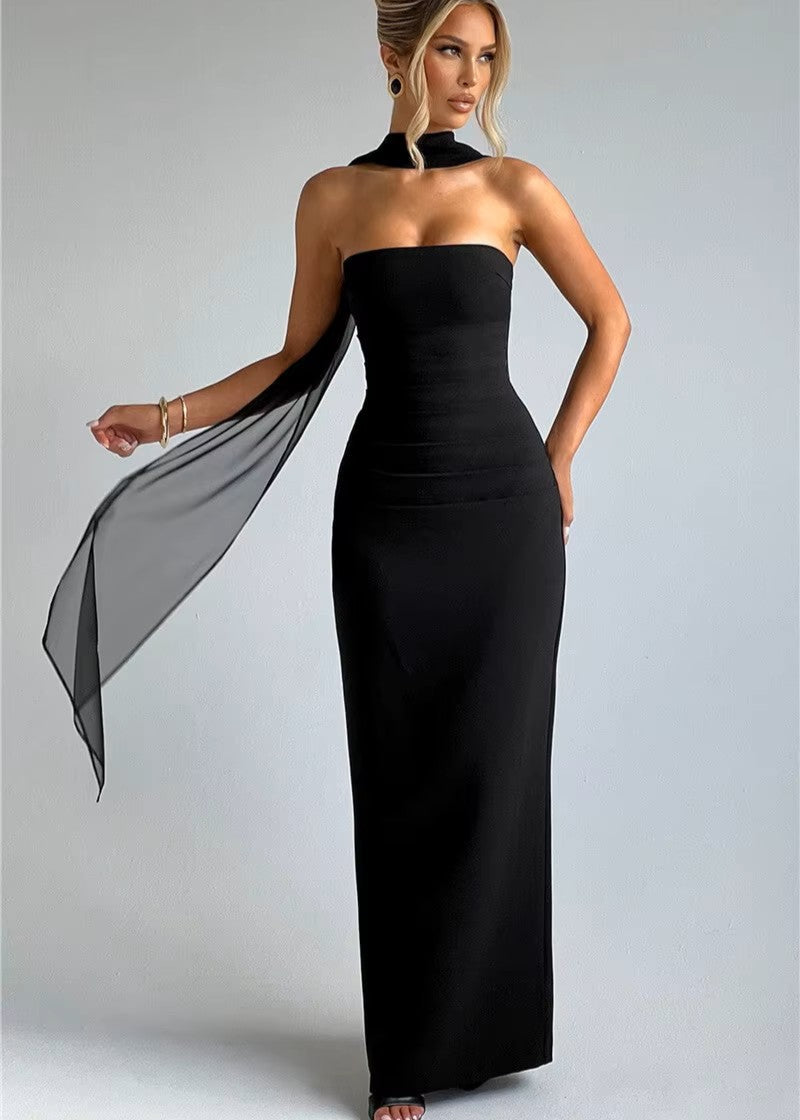 RUBY · VESTIDO LARGO CEÑIDO SIN TIRANTES CON GUANTES Y CHAL LIGERO