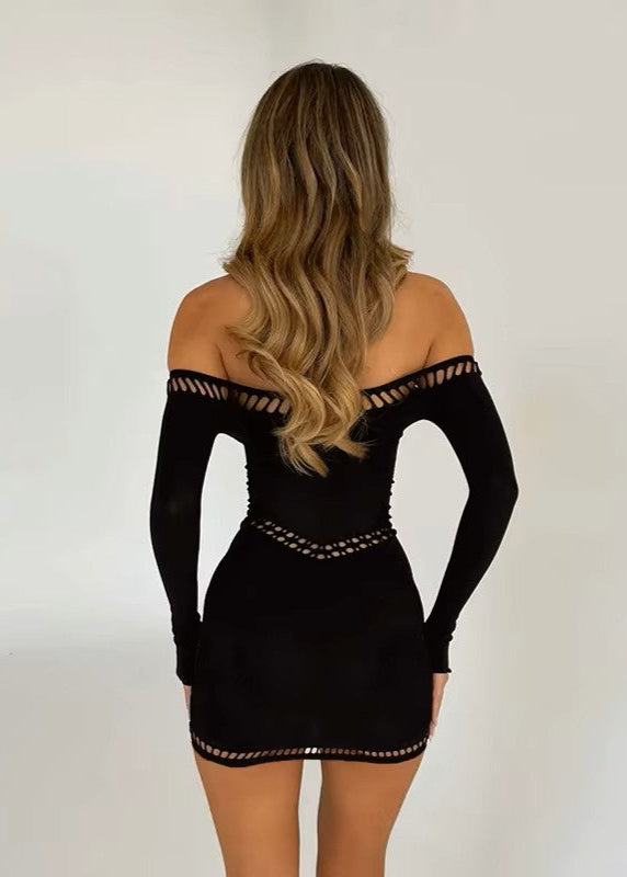 LIVIA · VESTIDO MINI NEGRO CON ABERTURAS Y MANGAS CAÍDAS