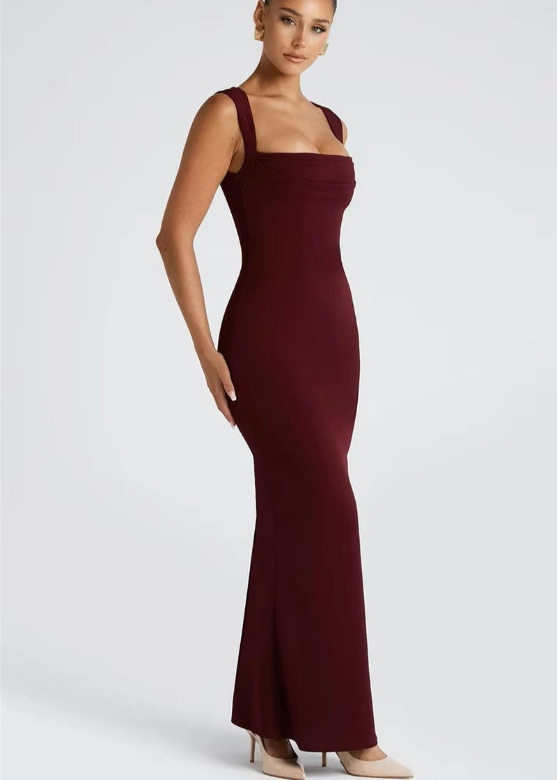 DIVA · VESTIDO LARGO CEÑIDO CON ESCOTE CUADRADO