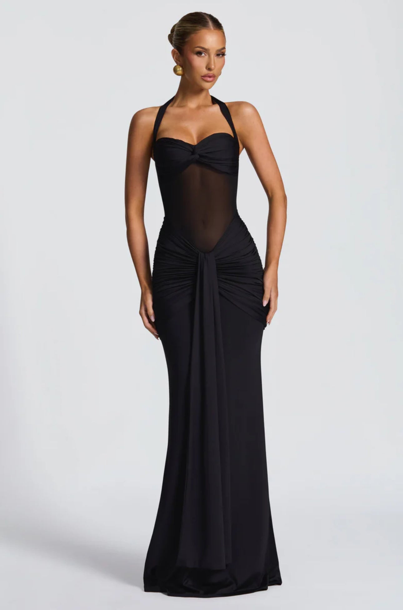 Vestido largo negro con escote halter, drapeado y transparencia central AURELIA de Malibu Barcelona