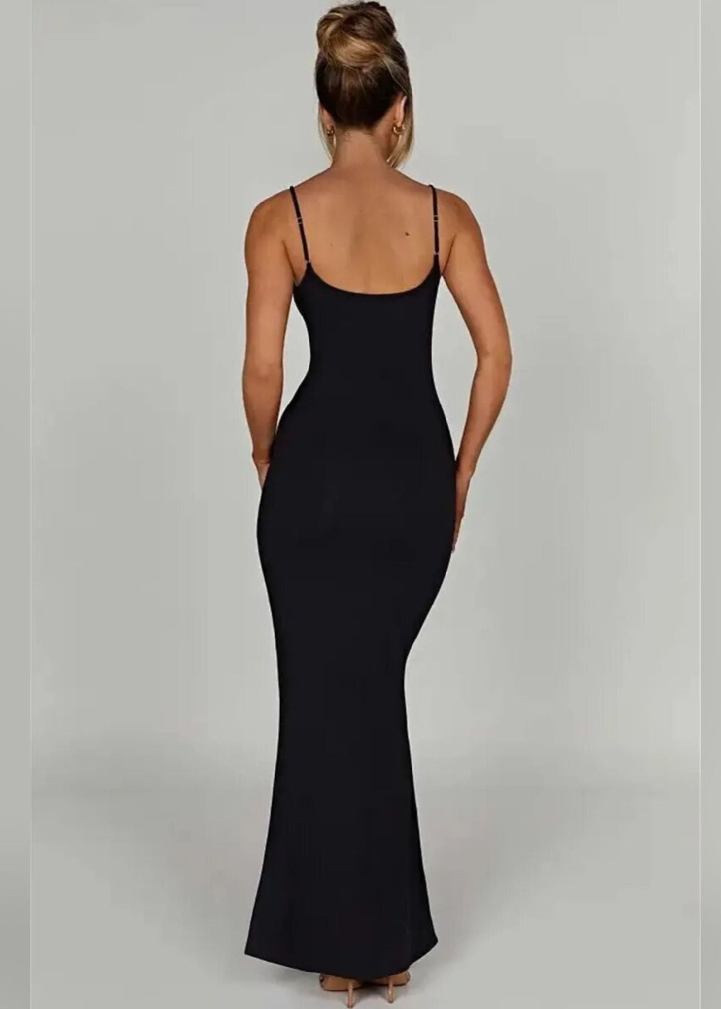 BELLA · VESTIDO MAXI BÁSICO DE TIRANTES CON ESCOTE REDONDO