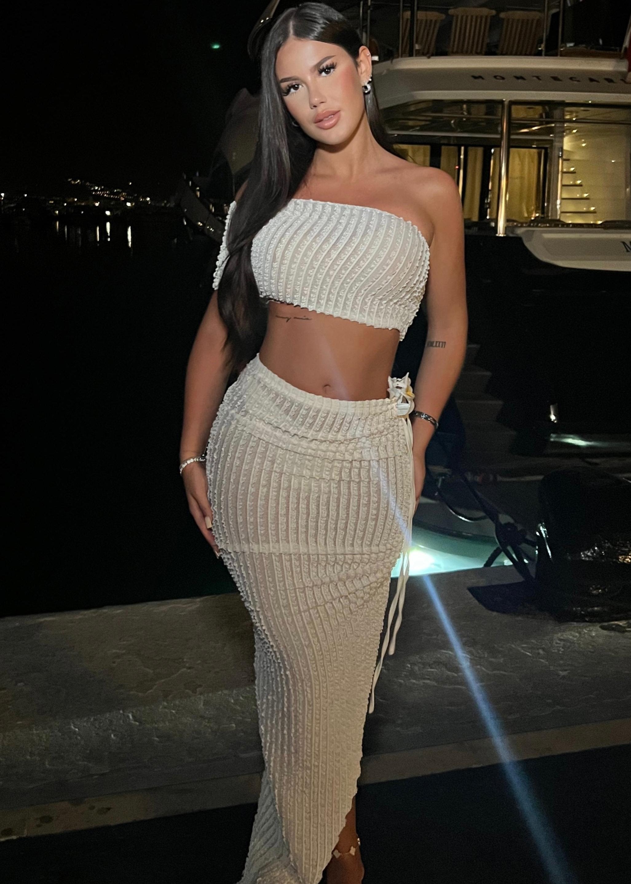 SHERISE · CONJUNTO ASIMÉTRICO FRUNCIDO CON FALDA MIDI AJUSTABLE