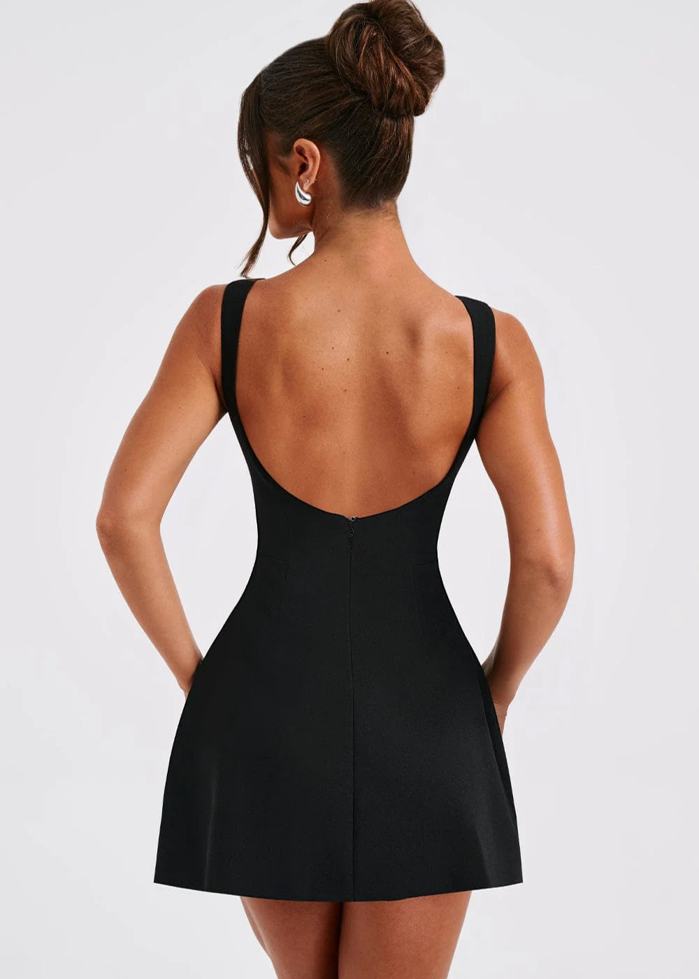 ADARA · VESTIDO MINI DE TIRANTES CON ESCOTE ALTO Y FALDA EN A