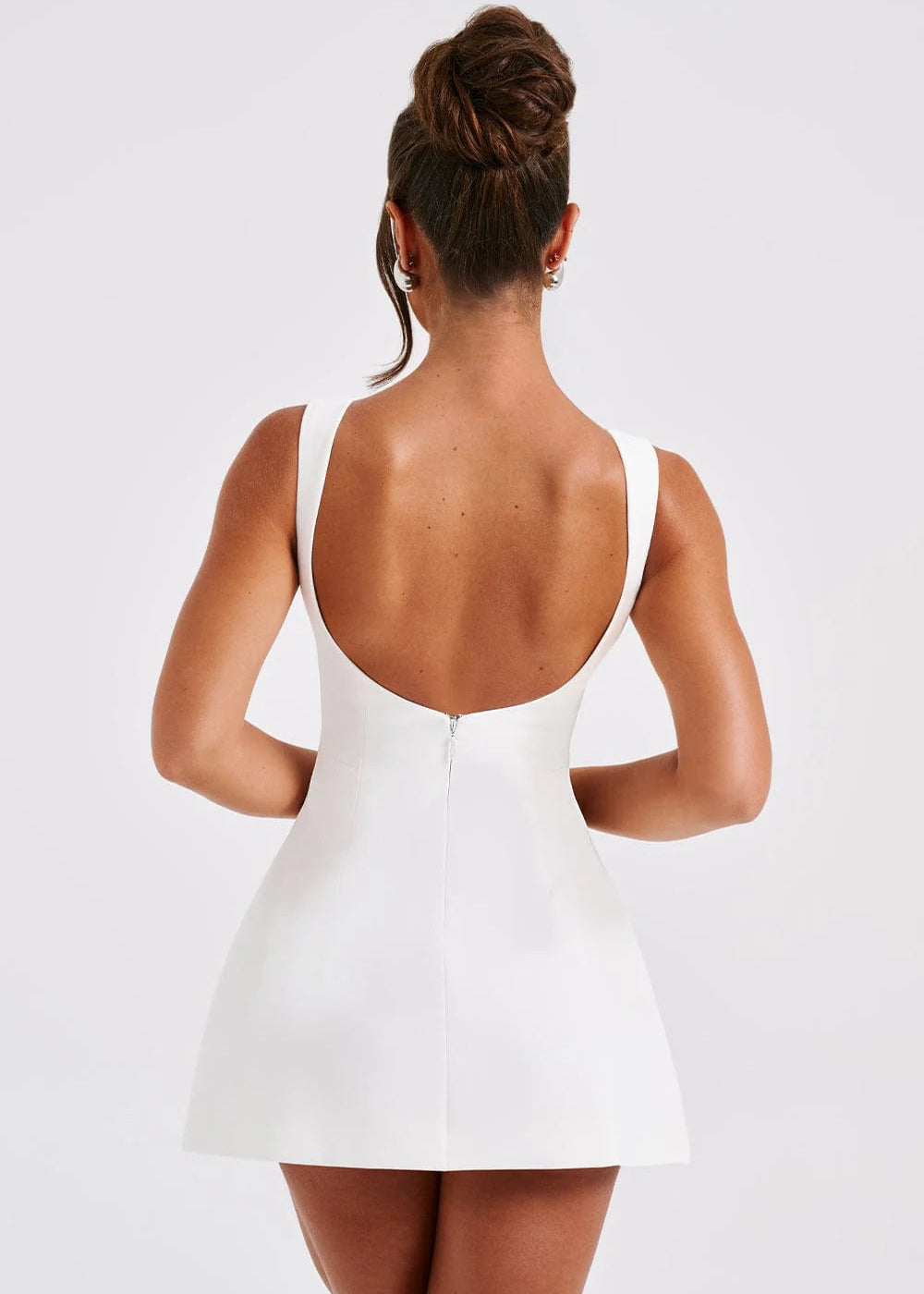 ADARA · VESTIDO MINI DE TIRANTES CON ESCOTE ALTO Y FALDA EN A