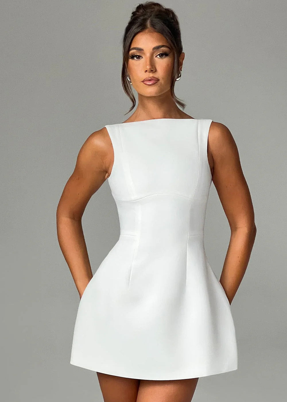 ADARA · VESTIDO MINI DE TIRANTES CON ESCOTE ALTO Y FALDA EN A