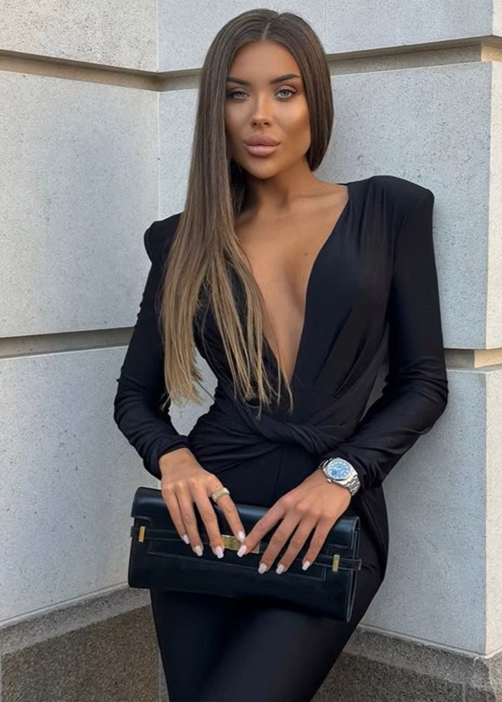 mono largo negro escote profundo hombreras cinturón nudo mujer