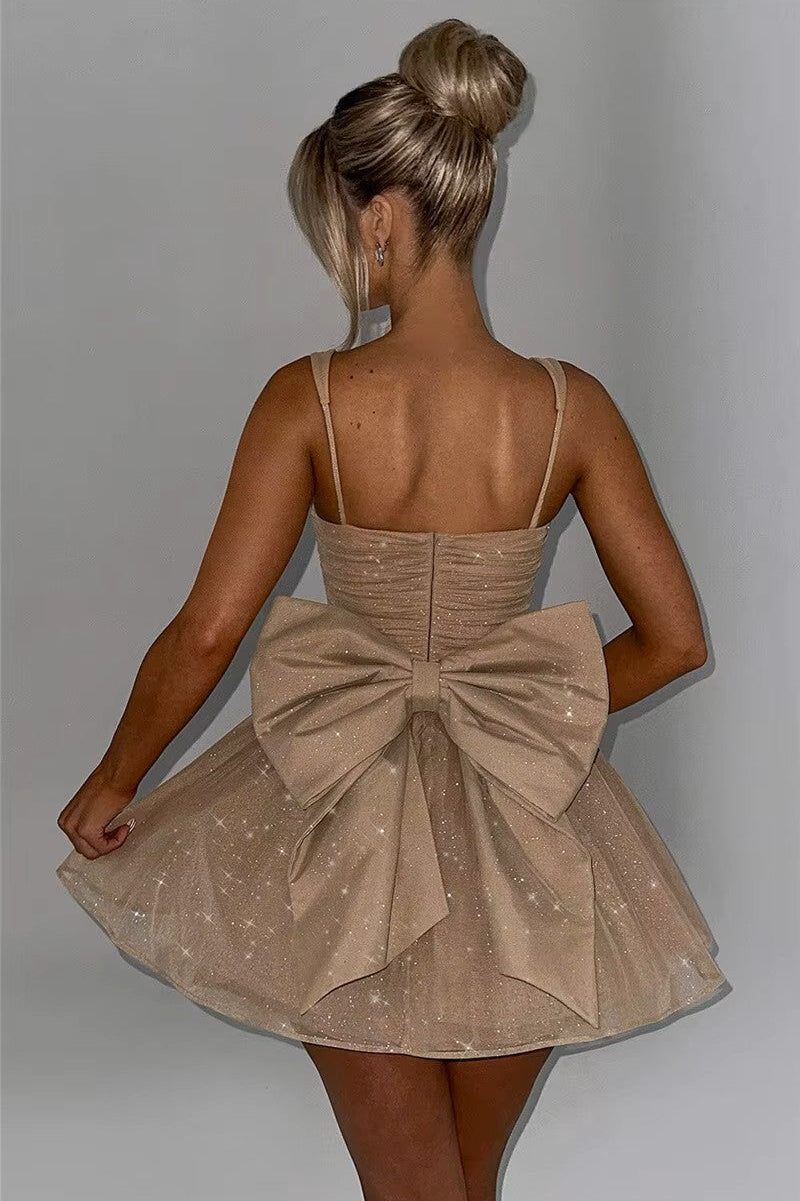 STELLA · VESTIDO MINI BRILLANTE CON LAZO EN LA ESPALDA