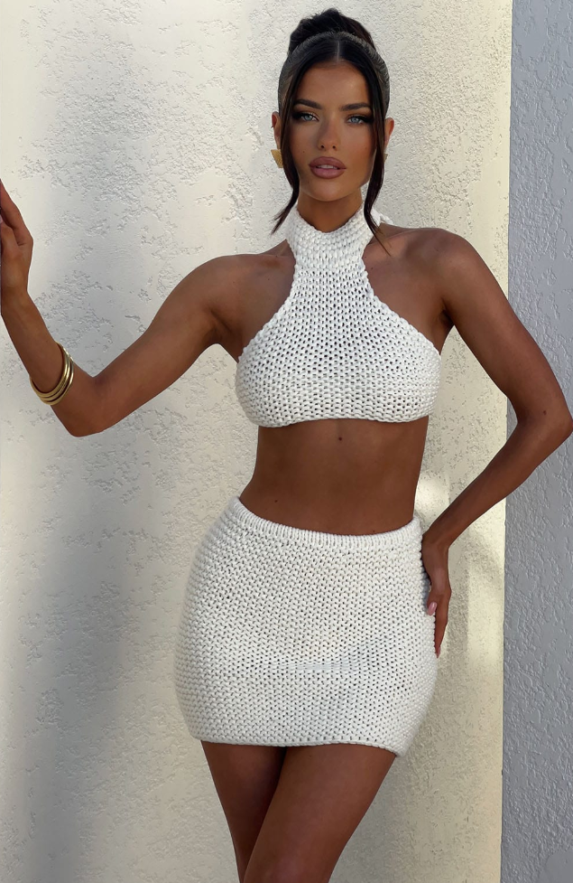 conjunto blanco croché mujer top halter falda mini espalda descubierta moderno chic
