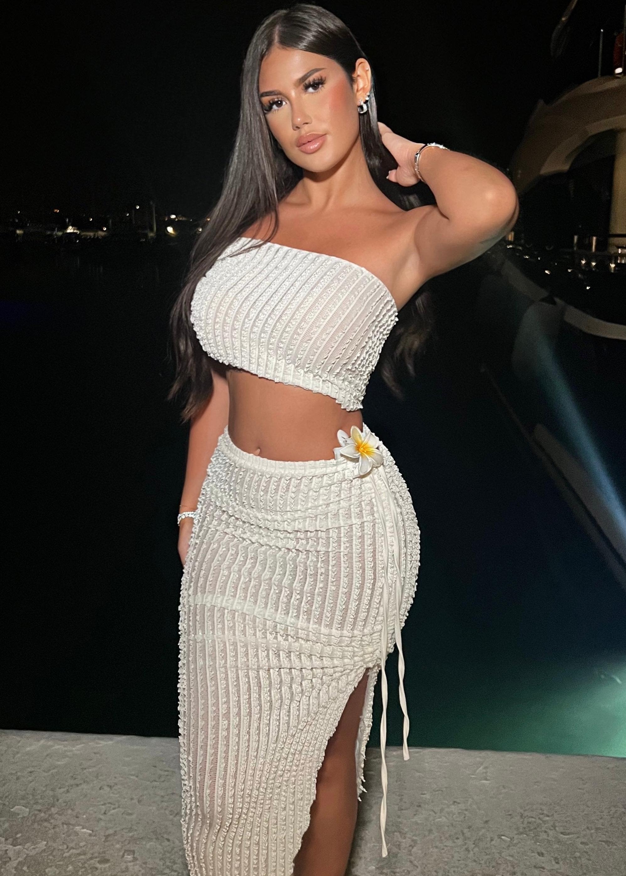 conjunto fruncido asimétrico blanco mujer con top y falda midi ajustable